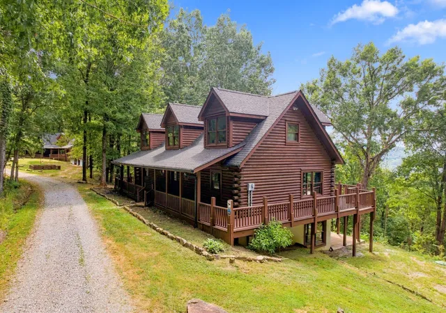 Photo 2 of Single family home for sale at 256 Vista Vue Trl, Pelham, TN 37366 | MLS# 3597896 | Listing updated on 2026-10-04
