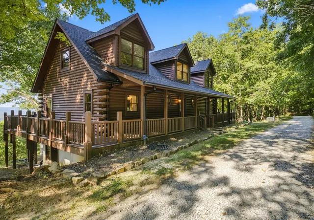 Photo 3 of Single family home for sale at 256 Vista Vue Trl, Pelham, TN 37366 | MLS# 3597896 | Listing updated on 2026-10-04