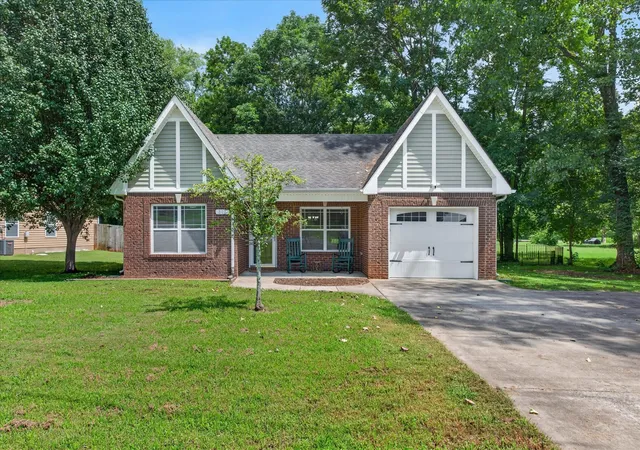 1st image of 808 Dunbar Cave Rd, Clarksville, TN 37043 | MLS# 3302548