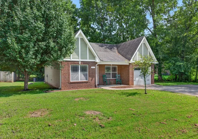 2nd image of 808 Dunbar Cave Rd, Clarksville, TN 37043 | MLS# 3302548