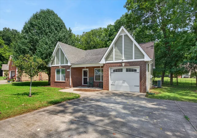Photo 3 of Single family home for sale at 808 Dunbar Cave Rd, Clarksville, TN 37043 | MLS# 3302548 | Listing updated on 2026-08-22