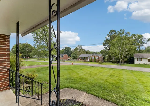 3rd image of 950 Fairlane Dr, Lewisburg, TN 37091 | MLS# 3305243