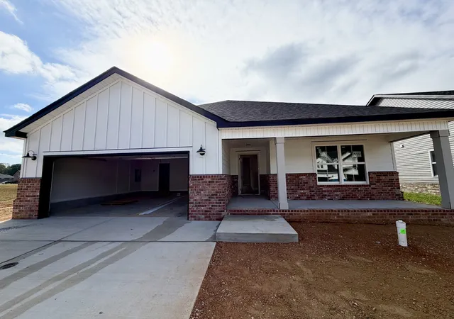 Photo 1 of Single family home for sale at 119 Miller Farm, Clarksville, TN 37043 | MLS# 3299474 | Listing updated on 2026-09-25