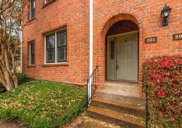Photo 2 of Townhouse for sale at 201 Westchase Dr, Nashville, TN 37205 | MLS# 3298072 | Listing updated on 2026-08-31