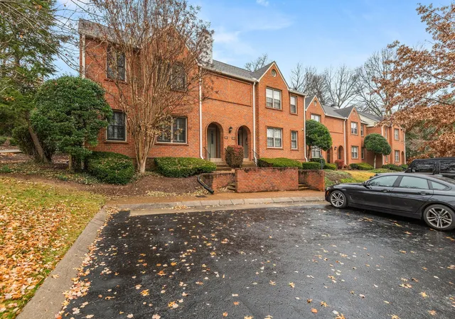 Photo 3 of Townhouse for sale at 201 Westchase Dr, Nashville, TN 37205 | MLS# 3298072 | Listing updated on 2026-08-31