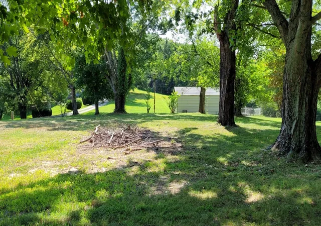 2nd image of 416 Bellamy Ln, Clarksville, TN 37043 | MLS# 3302393