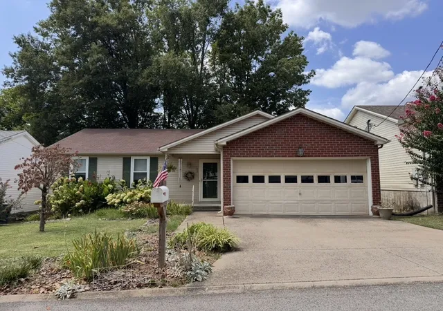 Photo 1 of Single family home for sale at 102 River Bnd Rd, Hendersonville, TN 37075 | MLS# 3298102 | Listing updated on 2026-09-21