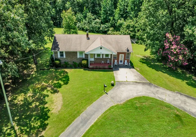 Photo 3 of Single family home for sale at 931 Bumpus Mills Rd, Dover, TN 37058 | MLS# 3306454 | Listing updated on 2026-09-24