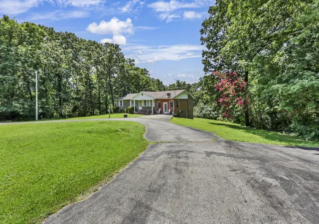 Photo 4 of Single family home for sale at 931 Bumpus Mills Rd, Dover, TN 37058 | MLS# 3306454 | Listing updated on 2026-09-24