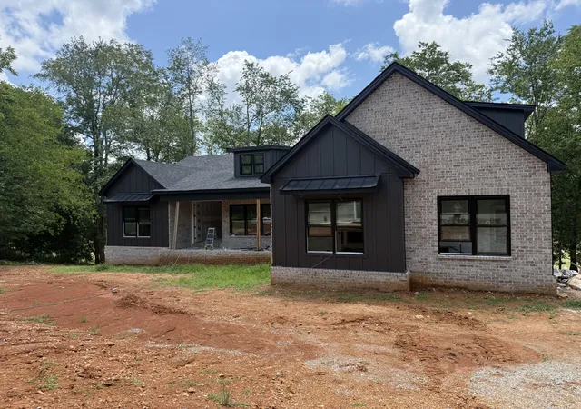 Photo 1 of Single family home for sale at 618 Indian Crk Rd, Cumberland Furnace, TN 37051 | MLS# 3299428 | Listing updated on 2026-07-21