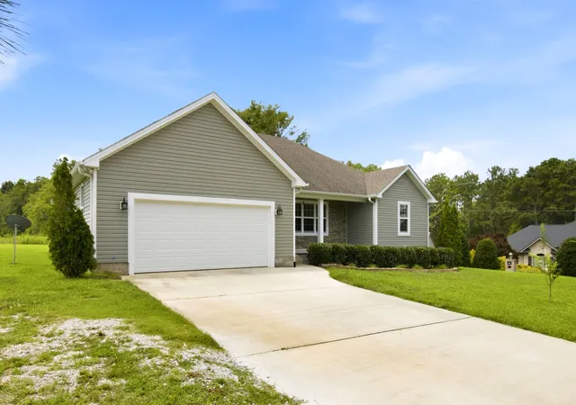 Photo 3 of Single family home for sale at 95 Luttrell Dr, Winchester, TN 37398 | MLS# 3298130 | Listing updated on 2026-09-24