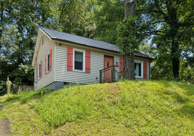 1st image of 713 Woodlawn Dr, Clarksville, TN 37040 | MLS# 3298417