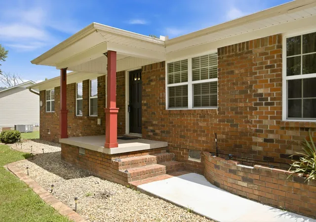 Photo 2 of Single family home for sale at 2025 Hawk St Se, Cleveland, TN 37323 | MLS# 3298475 | Listing updated on 2026-08-24