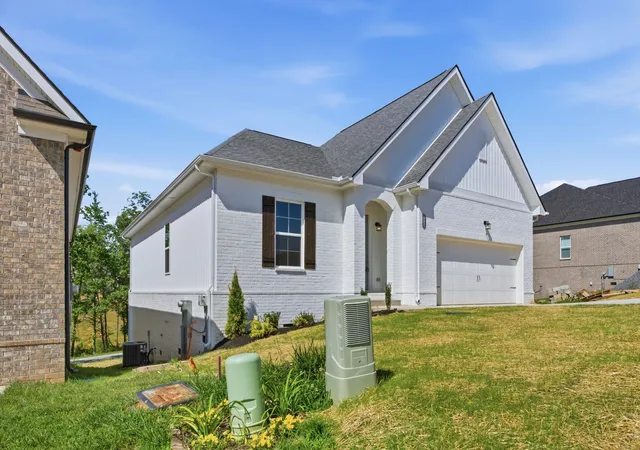 Photo 2 of Sale Pending at 977 Hunters Ln, Springfield, TN 37172 | MLS# 3299339 | Listing updated on 2026-08-20
