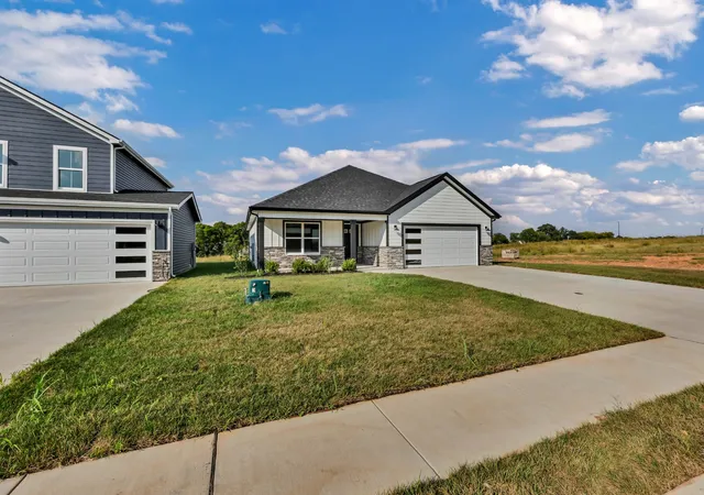 Photo 3 of Single family home for sale at 2736 Brewster Dr, Clarksville, TN 37042 | MLS# 3304684 | Listing updated on 2026-10-26