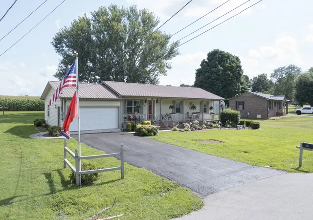 Photo 1 of Single family home for sale at 266 Woods Edge Rd, Winchester, TN 37398 | MLS# 3305852 | Listing updated on 2026-09-08