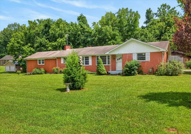 Photo 3 of Single family home for sale at 910 Highway 13, Cunningham, TN 37052 | MLS# 3303955 | Listing updated on 2026-09-04