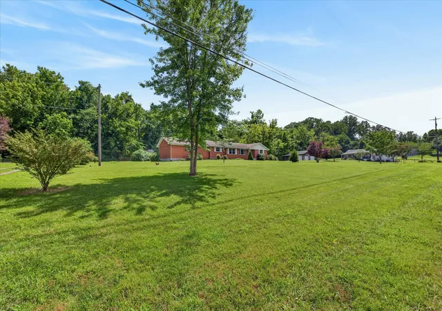 Photo 4 of Single family home for sale at 910 Highway 13, Cunningham, TN 37052 | MLS# 3303955 | Listing updated on 2026-09-04