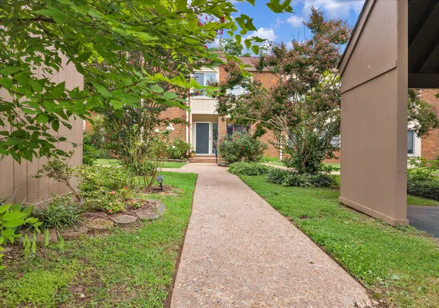 Photo 3 of Townhouse for sale at 6948 Highland Park Dr, Nashville, TN 37205 | MLS# 3305441 | Listing updated on 2026-08-10