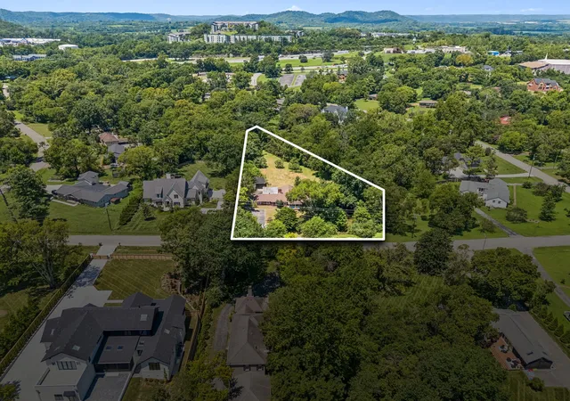 1st image of 725 Newberry Rd, Nashville, TN 37205 | MLS# 3316087