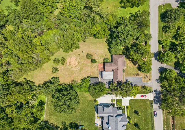 2nd image of 725 Newberry Rd, Nashville, TN 37205 | MLS# 3316087