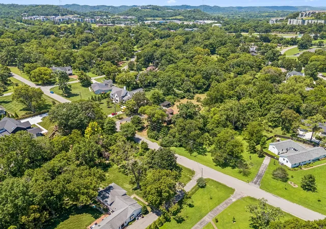 3rd image of 725 Newberry Rd, Nashville, TN 37205 | MLS# 3316087