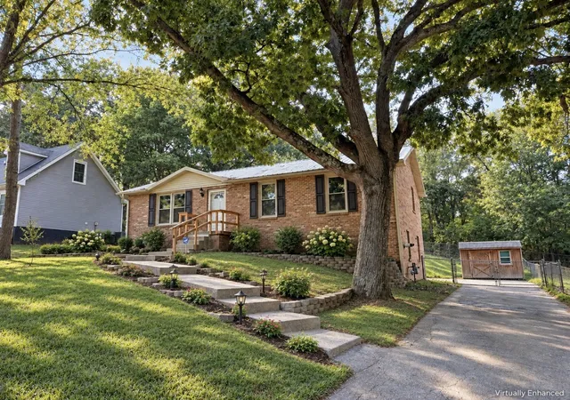 Photo 2 of Single family home for sale at 1832 Palamino Dr, Clarksville, TN 37042 | MLS# 3305295 | Listing updated on 2026-09-29
