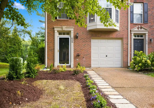 Photo 3 of Townhouse for sale at 608 Huffine Manor Cir, Franklin, TN 37067 | MLS# 3542087 | Listing updated on 2026-10-02