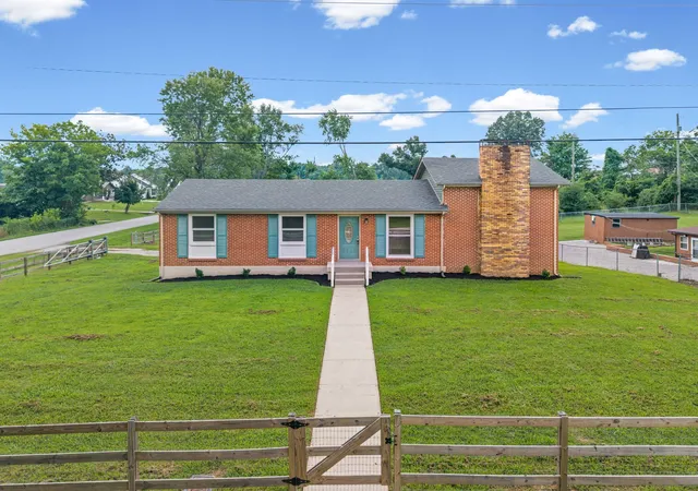 Photo 1 of Single family home for sale at 500 Britton Springs Rd, Clarksville, TN 37042 | MLS# 3304718 | Listing updated on 2026-09-03