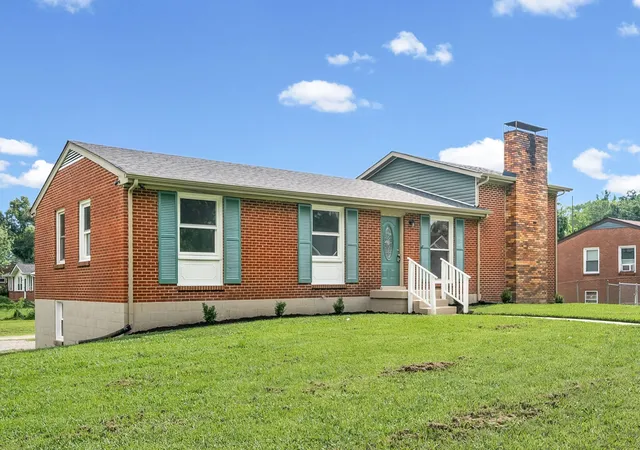 Photo 3 of Single family home for sale at 500 Britton Springs Rd, Clarksville, TN 37042 | MLS# 3304718 | Listing updated on 2026-09-03