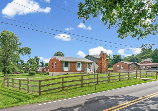 Photo 4 of Single family home for sale at 500 Britton Springs Rd, Clarksville, TN 37042 | MLS# 3304718 | Listing updated on 2026-09-03