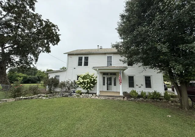 1st image of 708 Main St, Burns, TN 37029 | MLS# 3301751
