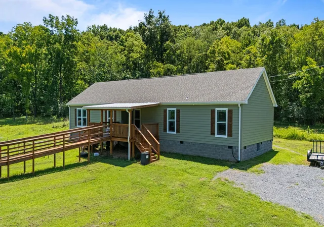 Photo 3 of Manufactured home for sale at 910 Woodmore Holw Ln, Hartsville, TN 37074 | MLS# 3305211 | Listing updated on 2026-09-24