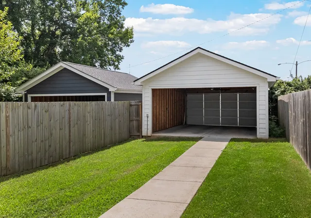 Photo 3 of Townhouse for sale at 838b Lischey Ave, Nashville, TN 37207 | MLS# 3301911 | Listing updated on 2026-08-31