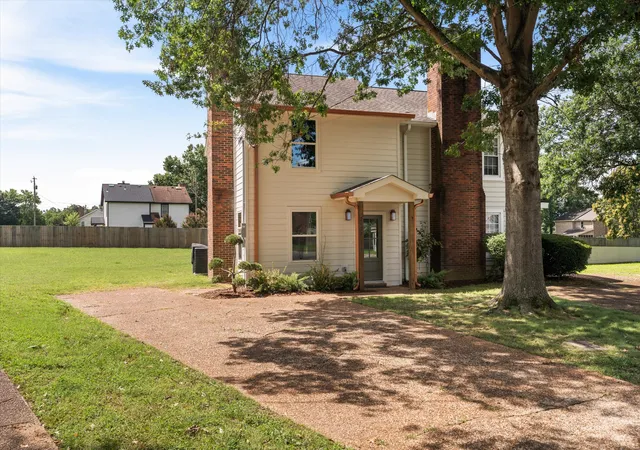 Photo 3 of Sale Pending at 2437 Robbie Ct, Nashville, TN 37214 | MLS# 3301904 | Listing updated on 2026-09-07
