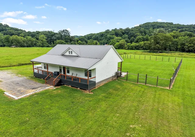 Photo 2 of Single family home for sale at 2646 New Hope Rd, Hendersonville, TN 37075 | MLS# 3302341 | Listing updated on 2026-09-04