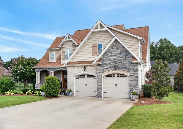 Photo 3 of Single family home for sale at 1521 Amblewood Way, Clarksville, TN 37043 | MLS# 3512564 | Listing updated on 2026-08-27