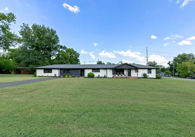 Single family home for sale at 4400 Gra Mar Dr, Nashville, TN 37216 | MLS# 3530992