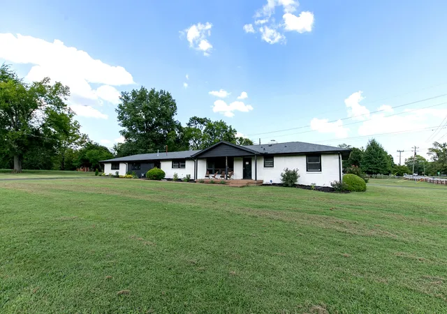 Photo 2 of Single family home for sale at 4400 Gra Mar Dr, Nashville, TN 37216 | MLS# 3530992 | Listing updated on 2026-09-14