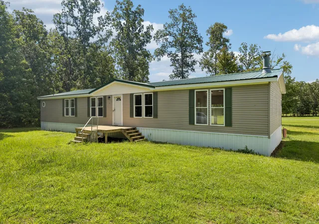 2nd image of 286 Henderson Rd, Hohenwald, TN 38462 | MLS# 3302275