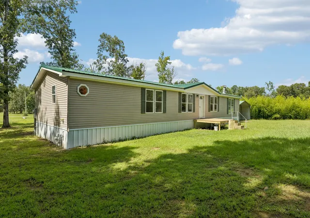 3rd image of 286 Henderson Rd, Hohenwald, TN 38462 | MLS# 3302275