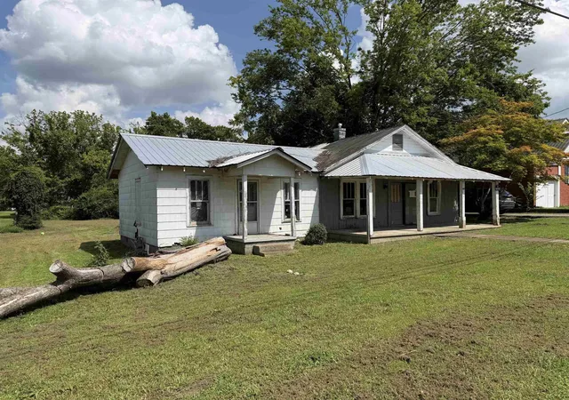 Photo 3 of Single family home for sale at 400 Alabama St, Savannah, TN 38372 | MLS# 3301917 | Listing updated on 2026-07-22
