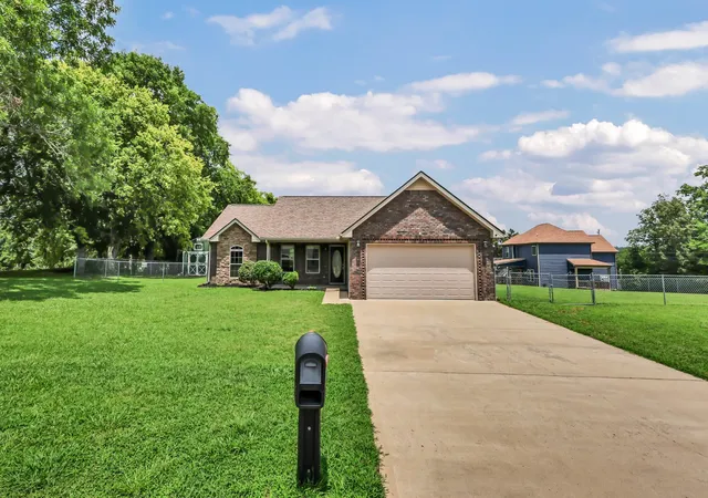 Photo 1 of Sale Pending at 1453 Rustys Ln, Clarksville, TN 37042 | MLS# 3302007 | Listing updated on 2026-10-15