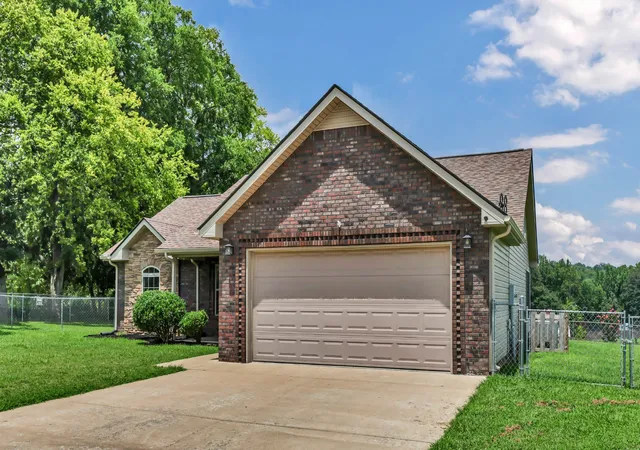 Photo 2 of Sale Pending at 1453 Rustys Ln, Clarksville, TN 37042 | MLS# 3302007 | Listing updated on 2026-10-15