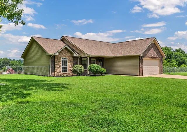 Photo 3 of Sale Pending at 1453 Rustys Ln, Clarksville, TN 37042 | MLS# 3302007 | Listing updated on 2026-10-15
