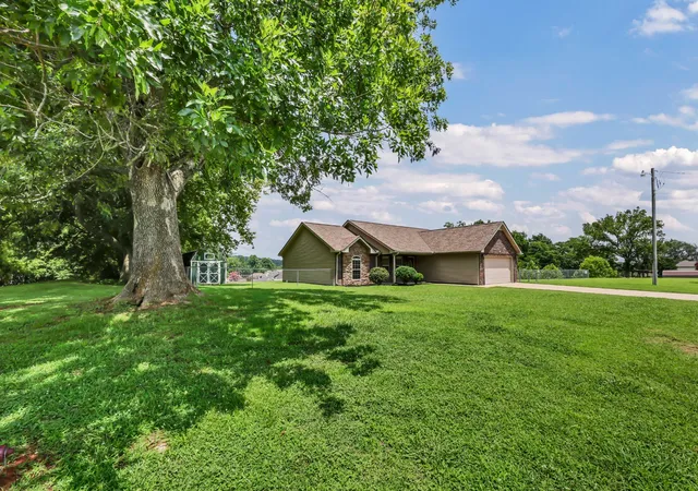 Photo 4 of Sale Pending at 1453 Rustys Ln, Clarksville, TN 37042 | MLS# 3302007 | Listing updated on 2026-10-15
