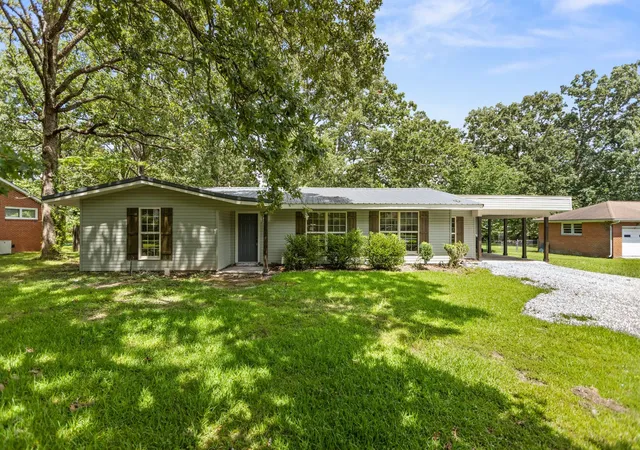 2nd image of 204 Foxboro Ln, Tullahoma, TN 37388 | MLS# 3305563