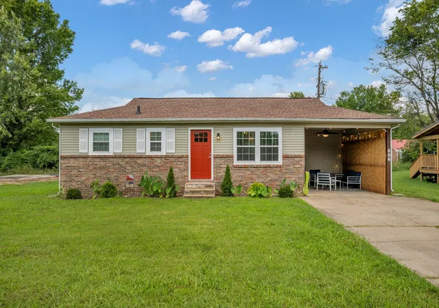 Single family home for sale at 206 Murphree Ave, Waverly, TN 37185 | MLS# 3336005