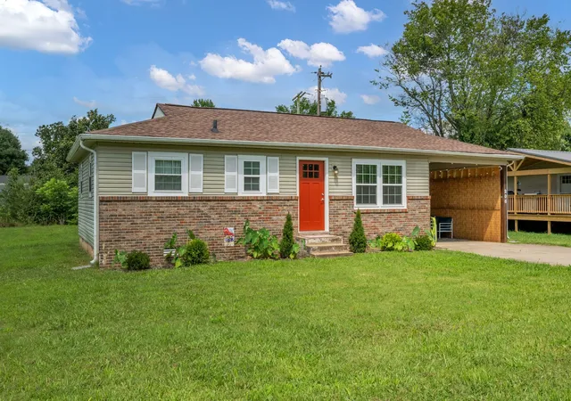 Photo 2 of Single family home for sale at 206 Murphree Ave, Waverly, TN 37185 | MLS# 3336005 | Listing updated on 2026-09-18
