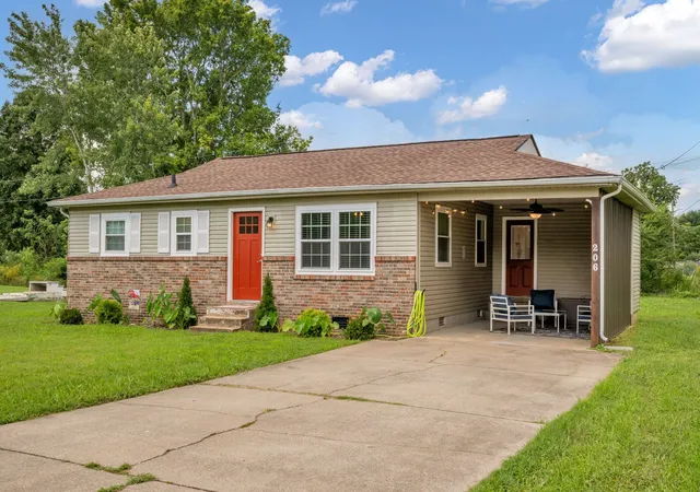 Photo 3 of Single family home for sale at 206 Murphree Ave, Waverly, TN 37185 | MLS# 3336005 | Listing updated on 2026-09-18